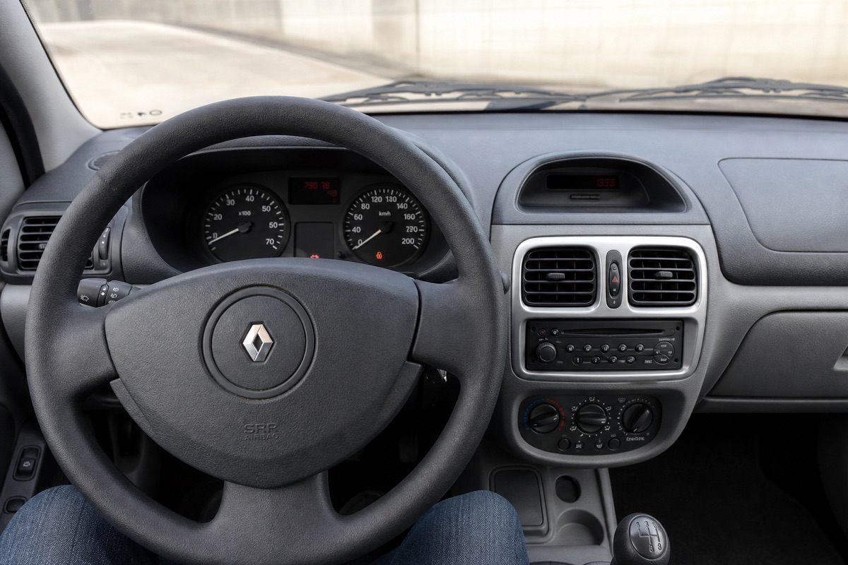 Tableau de bord — Renault Clio Campus, exemple rapport VerifMonAuto