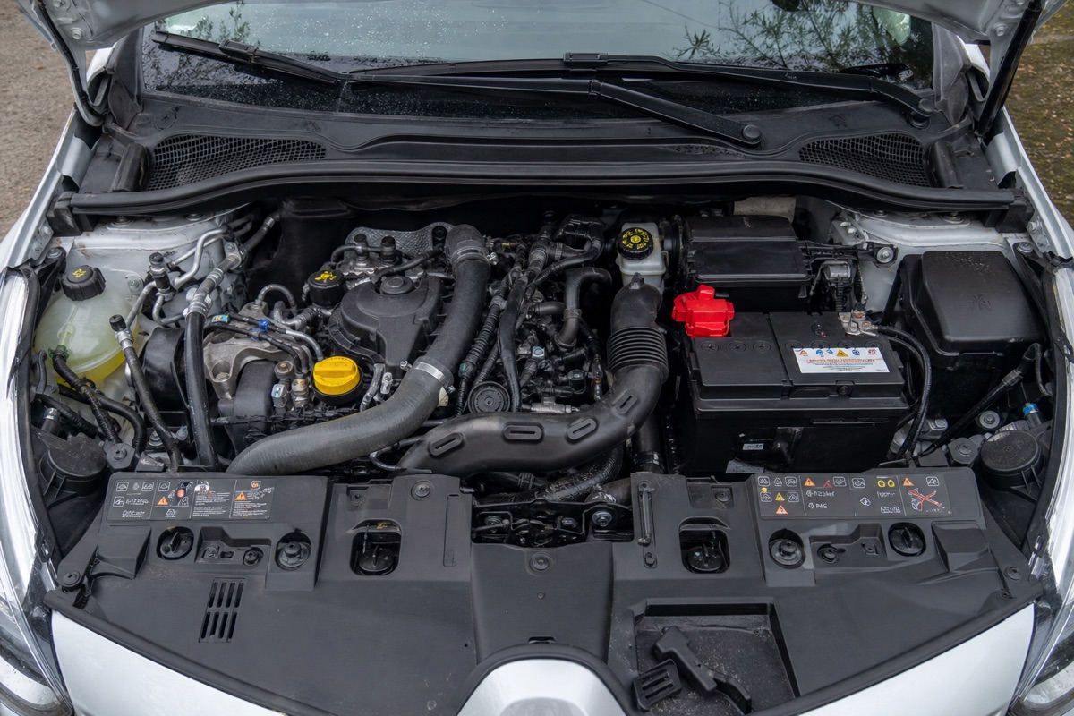 Compartiment moteur — Renault Clio Campus, exemple rapport VerifMonAuto